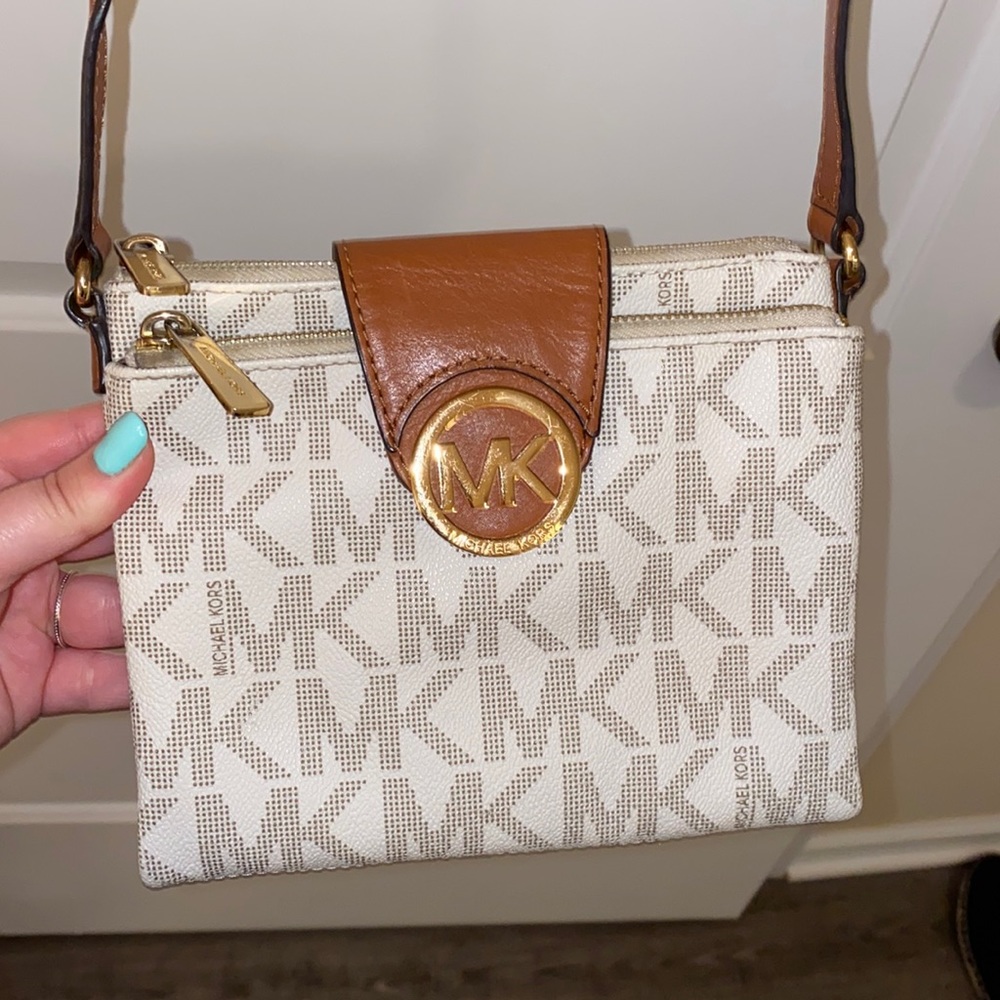 White Michael Kors Crossbody